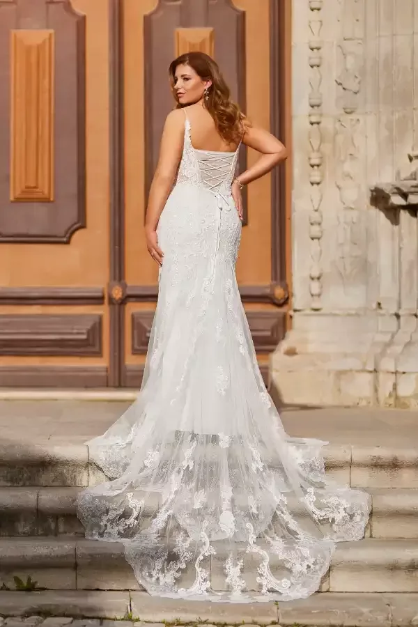 Robe de mariee fourreau sirene 2023 17